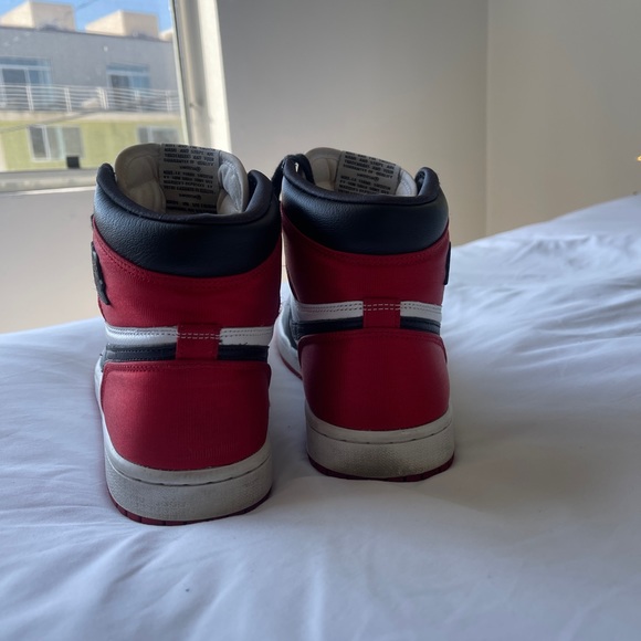 Women’s Air Jordan 1 Retro High ‘Satin Black Toe’ - Size US 9 W - Picture 4 of 9